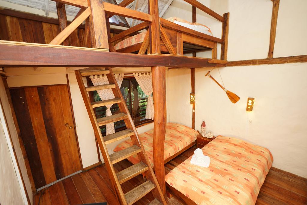 La Barquita Beach Hostel Puerto López Buitenkant foto