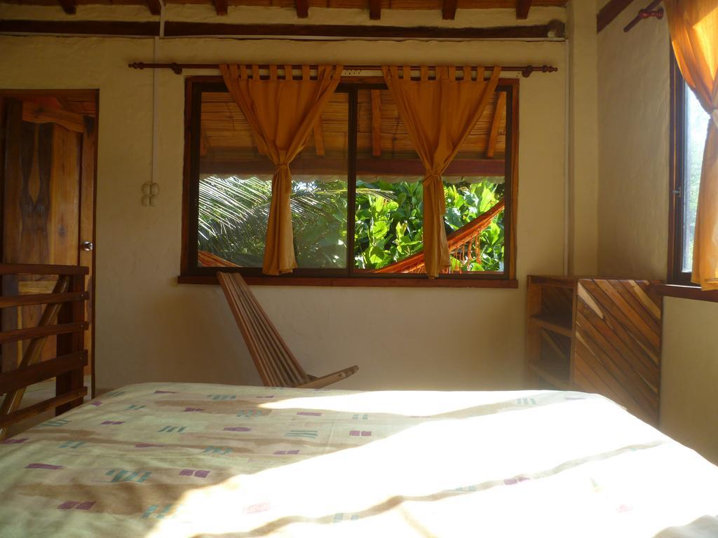 La Barquita Beach Hostel Puerto López Buitenkant foto